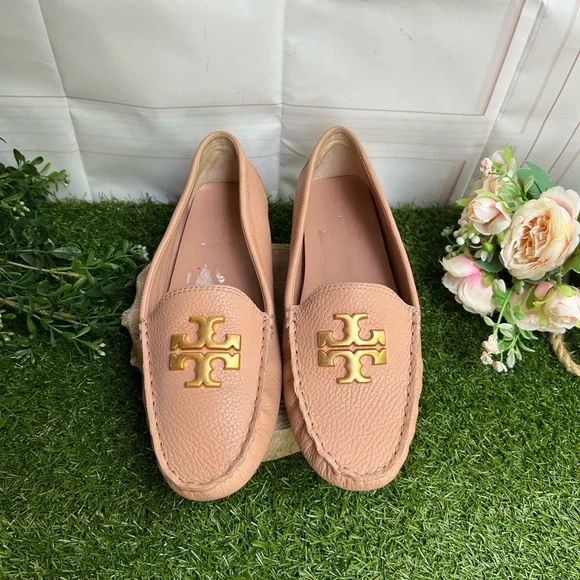 TORY BURCH EVERLY DRIVER LOAFER IN PINK MOON GOLD
BRASS LOGO SIZE 10.5 like new - Picture 9 of 17